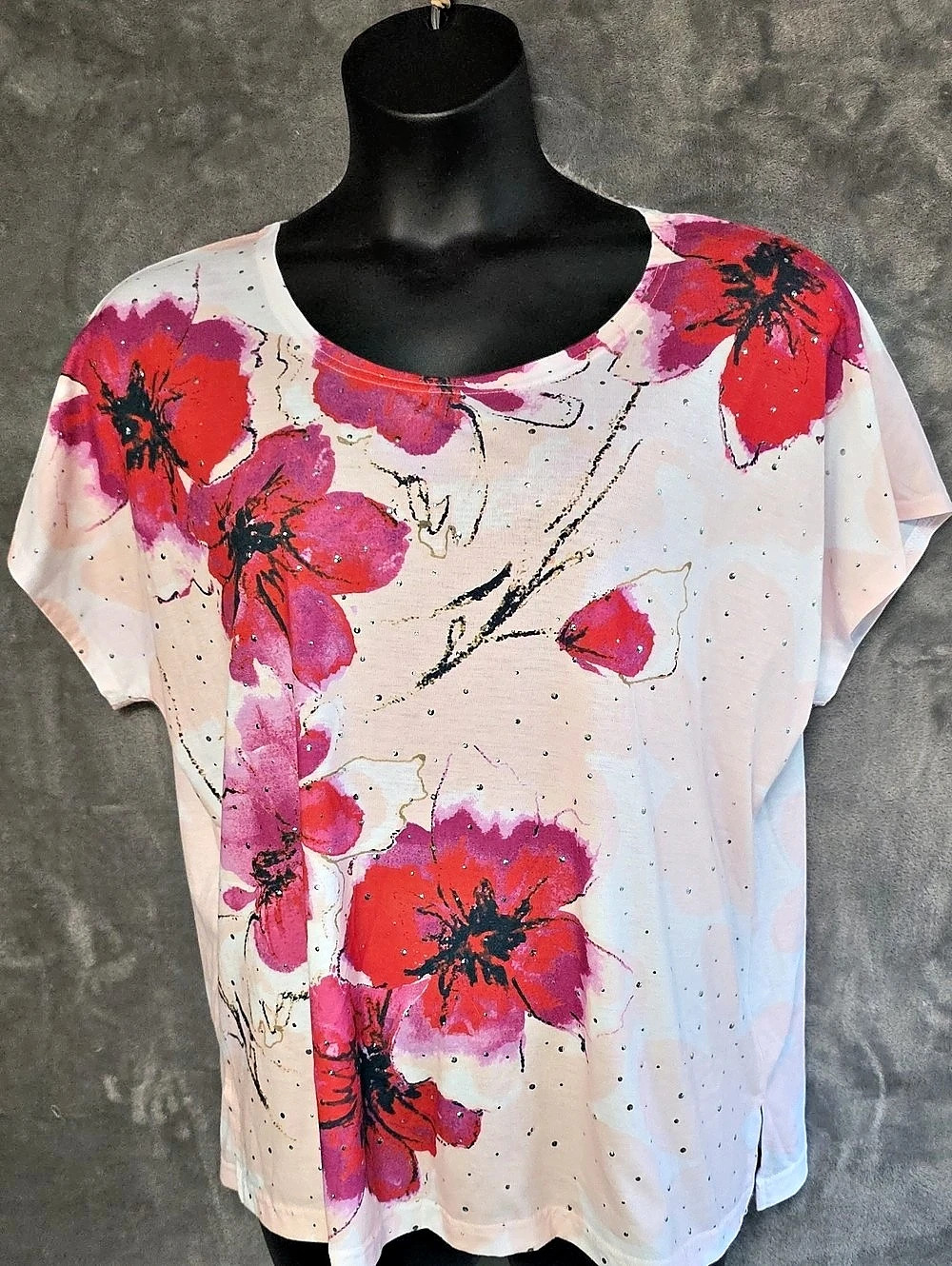Floral Short Sleeve Top in Pink & Red Like New. 1x